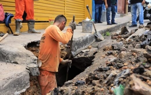 Intervenção na Compensa prepara troca de tubulação da rua São Pedro