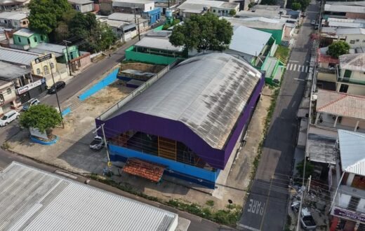 Manutenção da estrutura e preparo do piso avançam em quadra do Lírio do Vale