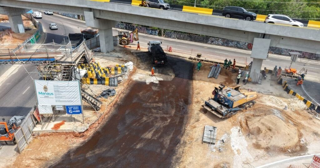 Trecho do Passarão recebe pavimento para futura conexão entre avenidas de Manaus