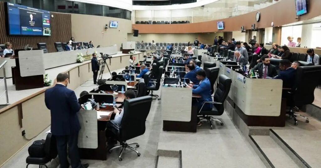 Propostas aprovadas em Manaus ainda dependem de comissões, sanção ou promulgação