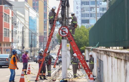 Fiação retirada no Centro Histórico de Manaus será separada e mantida em guarda temporária