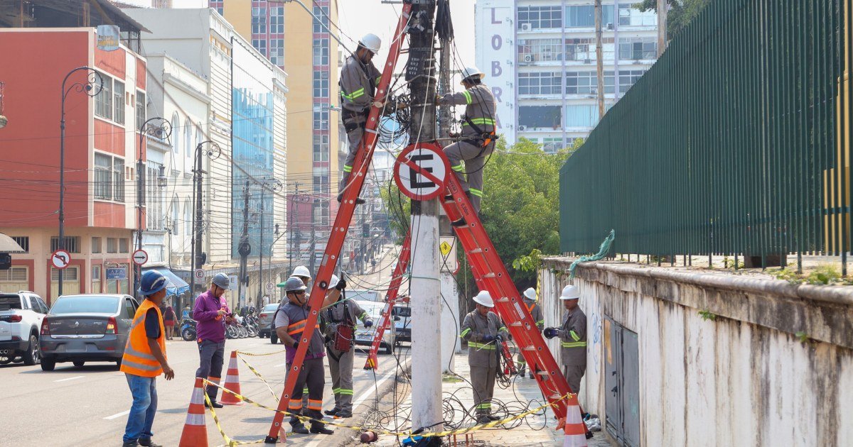 Fiação retirada no Centro Histórico de Manaus será separada e mantida em guarda temporária