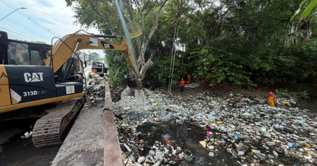 Ecobarreiras integram ações da Prefeitura de Manaus contra resíduos em igarapés