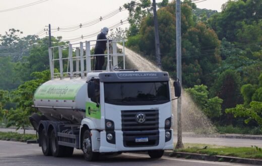 Semmas leva ações sobre queimadas a áreas críticas e escolas de Manaus