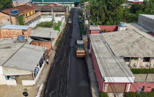 Parque Rio Solimões tem pavimento renovado em uma rua e obra em andamento em outra